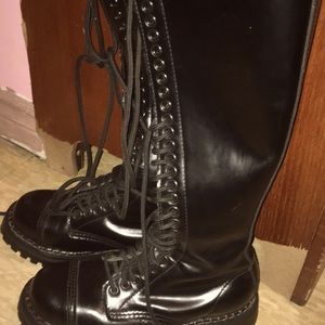 size 8 demonia boots